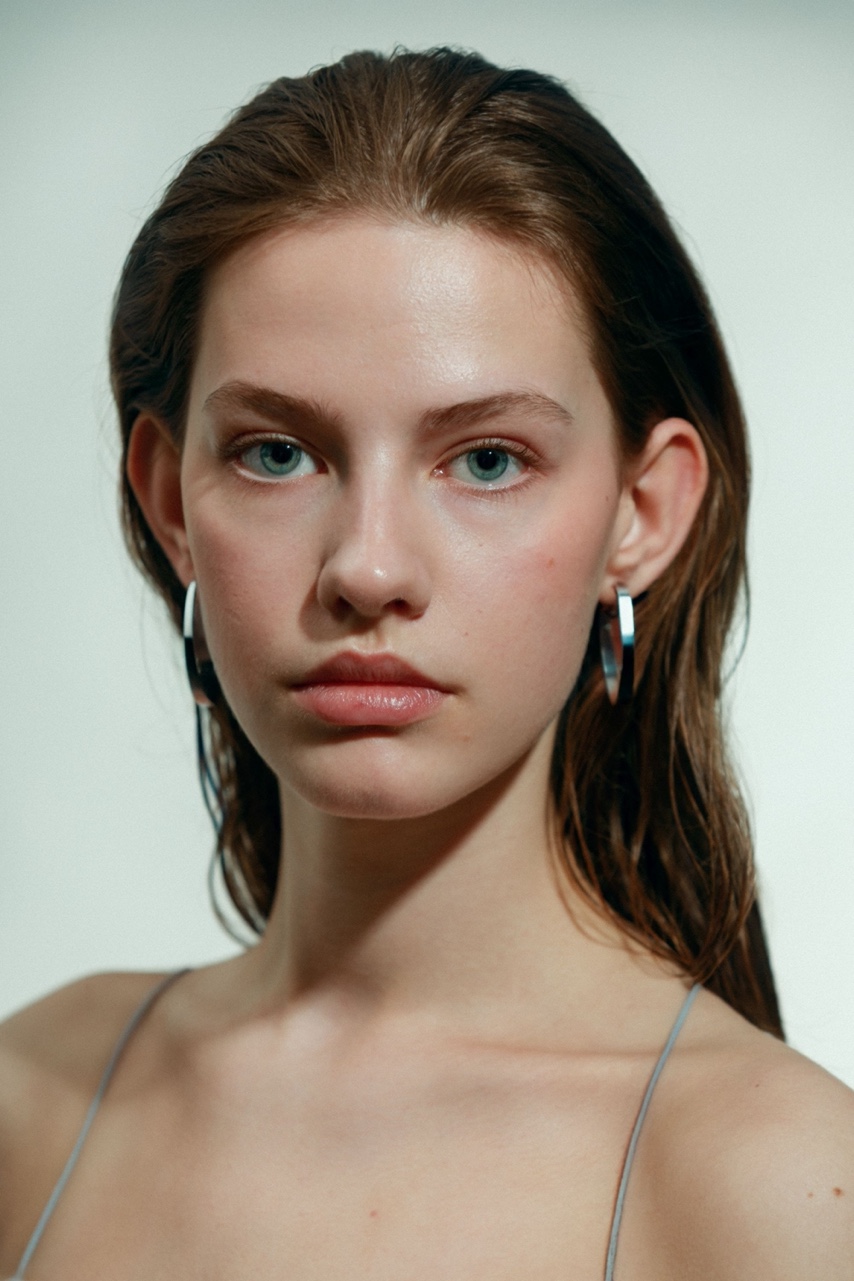 AMELIE ROSS