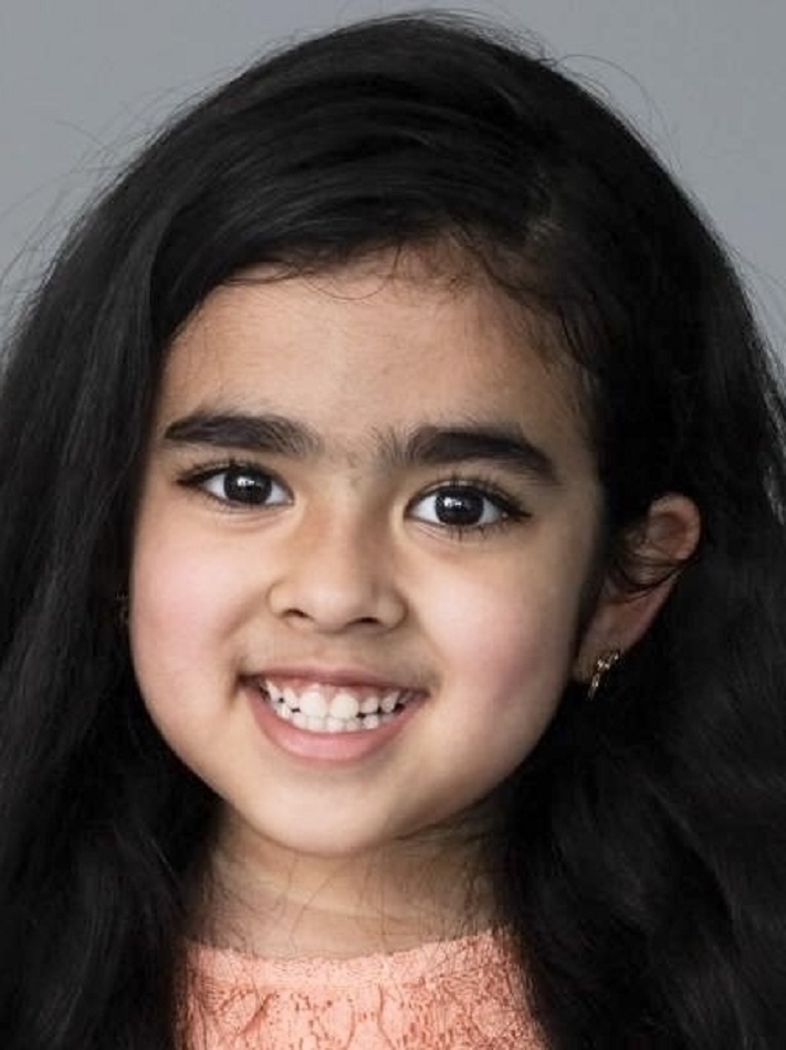 Aizel A in Cast Girls